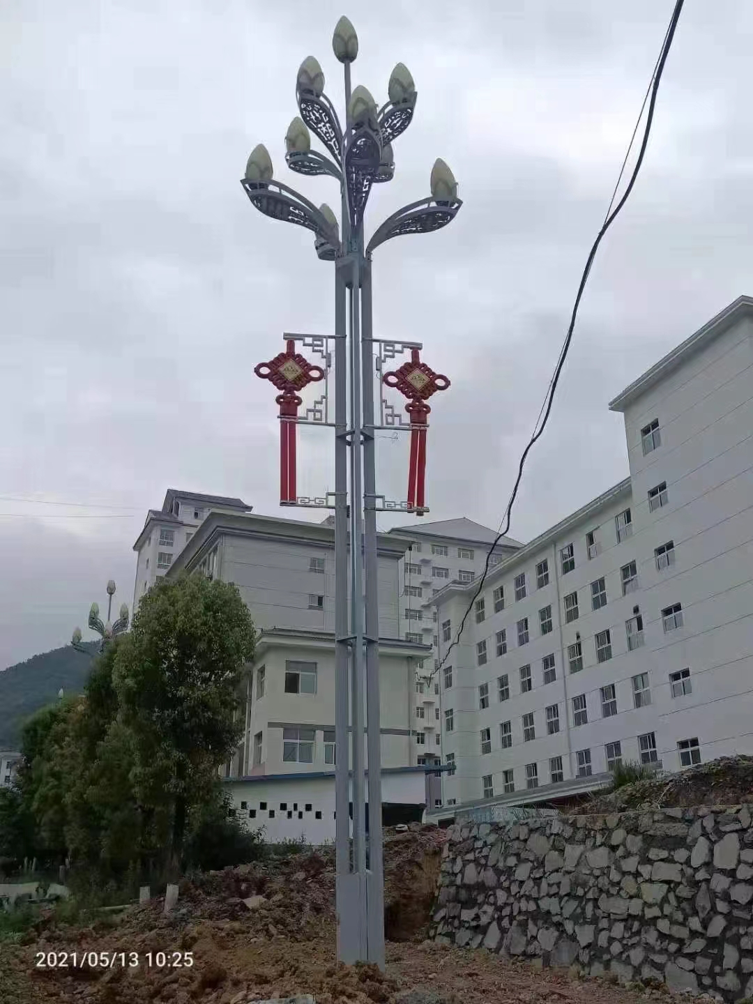 西安中华灯厂家：户外广场景观组合12米高杆中华灯